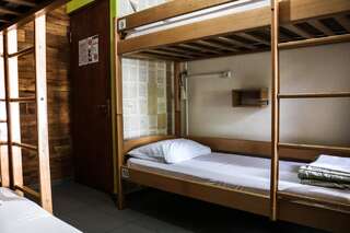 Хостелы Envoy Hostel & Tours Ереван Кровать в общем номере с 4 кроватями-5